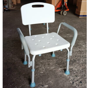 Ghế tắm người già – Giải pháp giúp người cao tuổi tắm an toàn và thoải mái