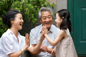 Mẹo giảm căng thẳng người già trong sinh hoạt gia đình