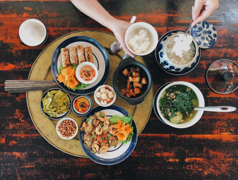 Chuyện mâm cơm gia đình xưa và hương vị nhà